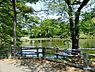周辺：菊名池公園まで620m、妙蓮寺駅徒歩5分。蓮の浮いた大きな池、広場、そして夏季にはプールもオープンします。ブランコ・すべり台などもあります。