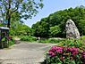 周辺：桜台公園まで660m、散策路があり散歩が楽しめます。春はさくら、秋は紅葉が楽しめます。ベンチ、トイレ、すべり台、ブランコ、鉄棒があります。