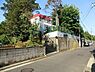 周辺：ひまわり愛児園まで588m、キリスト教保育。情緒の安定に配慮し心身の調和的な発達を図るとともに健康で安全な日常生活に必要な習慣や態度を養います。