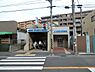 周辺：横浜市営地下鉄ブルーライン　下永谷駅まで1503m、駅周辺にはコンビニや医療機関が多くあり通勤・通学時に利用出来ます。駅への出入口が1箇所しかないので迷う事もありません。