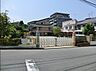 周辺：横浜三輪幼稚園まで1046m、少人数の明るく落ち着いた雰囲気の中、子ども達がクラス、学年を超えて友達や先生達と関わり合うことで信頼関係が築かれます。