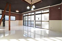 牛久市南7丁目 4LDKのリビング/ダイニング