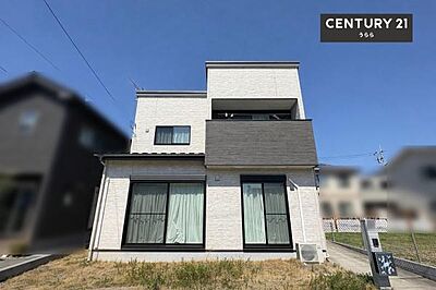 外観：みどりの駅・みらい平駅の2駅利用可能。小中学校徒歩10分圏内で、公園や生活施設も身近にそろう暮らしやすい住環境です。