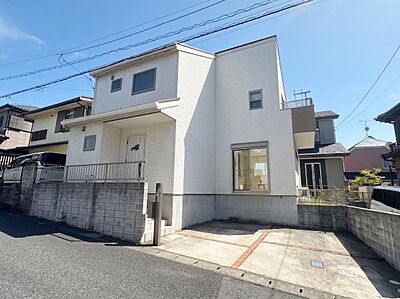 外観:白を基調にした外観となっております! 外観:白を基調にした外観となっております!