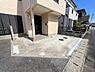 駐車場：駐車スペースは1台分。前面道路にも余裕があるので駐車もラクラクです！