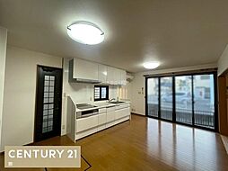 和歌山市秋月　中古戸建 5LDKのリビング/ダイニング