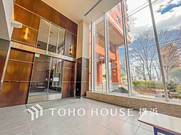 デザイン性の高いエントランスは、住む方のプライドを満たすクオリティ。