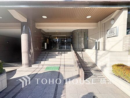 帰宅されるご家族や訪れる方を優しく迎え、安らぎに満ちた生活空間を予感させてくれます。