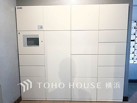 普段留守がちなご家族にも安心な宅配ボックスを完備。再配達を頼む手間を省ける嬉しい設備です。