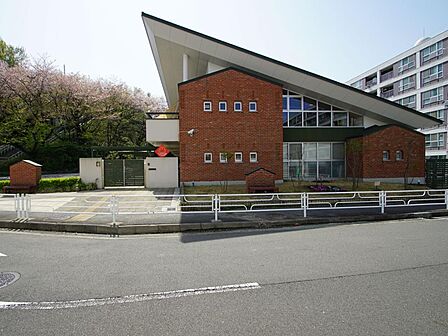 マーマしのはら保育園　750m　ひとり一人の子供の個性と健やかな育ちを支えることを目標にした保育園です。 