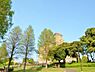周辺：根岸森林公園　650m　なだらかな敷地いっぱいに広がる芝生で、のびのび遊べる公園です。春の桜は見事です。 