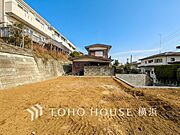 忙しく過ぎゆく日常を置き去るほど、ゆったりした時間が流れる住環境。（2026年2月撮影）