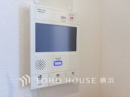 誰が来てもわかる様にモニター付きインターホンを設置。快適と安らぎを合わせた優しい設計。 