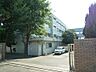 周辺：横浜市立末吉中学校　1100m　徒歩14分。部活などで帰りが遅くなっても安心の距離です。 