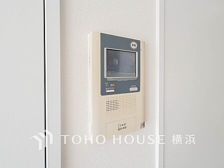 誰が来てもわかる様にモニター付きインターホンを設置。快適と安らぎを合わせた優しい設計。