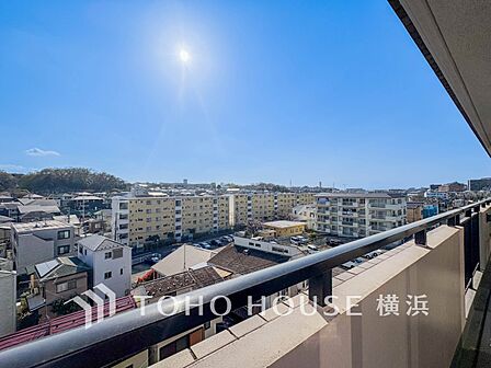 開放的で気持ちの良い眺望と青い空を満喫できます。