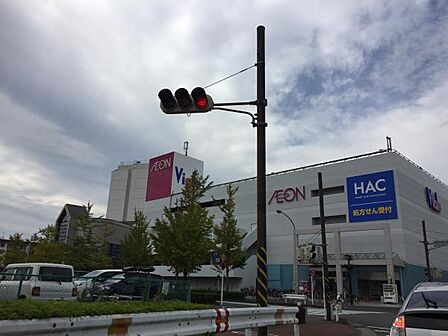 イオン金沢シーサイド店 700m 1階食品売り場は朝8時~夜11時まで営業。暮らしを彩る食料品や日用品を豊富に取り揃えています。