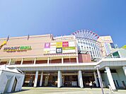 モザイクモール港北　650m　センター北駅のランドマーク的存在の観覧車のあるショッピングモール。土日は家族連れで賑わいます。 
