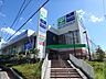 周辺：サミットストア権太坂スクエア店　950m　品揃えが良い地域密着型のスーパー。ノジマ・HAC・ダイソー・クリニックなどの店舗も入っています。 
