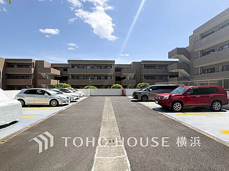 敷地内駐車場(空き状況はお問い合わせください)。