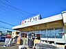 周辺：クリエイトエス・ディー金沢西釜利谷店　1000m　お薬や日用品はもちろん、冷蔵、冷凍食品・野菜・精肉・お酒などをお手ごろ価格で取り揃える頼もしいお店。 