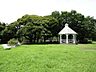 周辺：山手公園　240m　日本で初めて建設された西洋式公園です。日本におけるテニスの発祥の地とも言われています。 