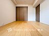 寝室：一日の疲れをいやしてくれる寝室。時を忘れて過ごす場所として過ごせるお部屋。