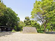 茅ヶ崎公園　230m　「芝生広場」「池・せせらぎ」「樹林地」「自然生態園」というそれぞれ特色のあるエリアがあります。 