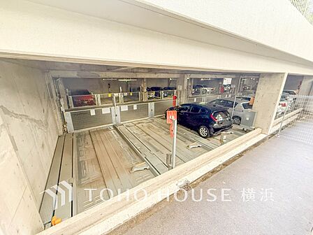 敷地内駐車場(空き状況はお問い合わせください)。