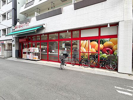 まいばすけっと横浜浦舟町店　950m　イオン系列の小型スーパー。食品、雑貨等、生活に必要なものをコンパクトに手に入れることができます。 