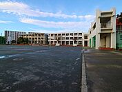 横浜市立富岡東中学校　1400m　徒歩18分。子育て世代に優しい落ち着いた住環境。 