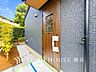 玄関：お住まいの顔となる玄関。住まう方のプライドを満たすクオリティを備えています。 