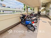 バイク置き場も完備してます。
