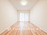洋室：プライベートな自分時間を快適に過ごせるお部屋です。