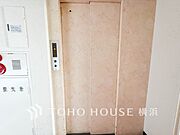 大きな荷物やお買い物帰りの重い荷物にも安心のエレベーター。