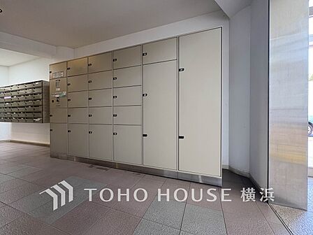 普段留守がちなご家族にも安心な宅配ボックスを完備。再配達を頼む手間を省ける嬉しい設備です。