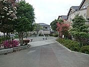 渡戸第二公園　750m　住宅地に囲まれた公園。小さなお子様も安心して遊ばせられる公園です。 