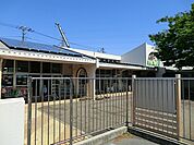 岸根こども園　400m　水と緑豊かな岸根公園に隣接しており、子供たちはいつでも自然と触れ合うことができます。   