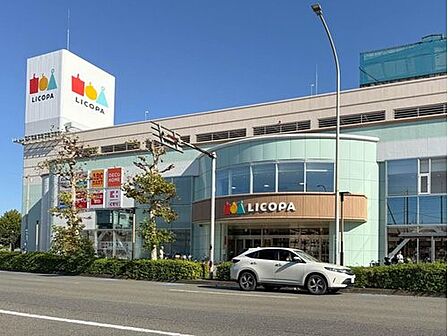 LICOPA鶴見 1000m イトーヨーカドー鶴見店の他、無印良品やDAISO、ドラッグストアなど暮らしに便利なお店が揃います。