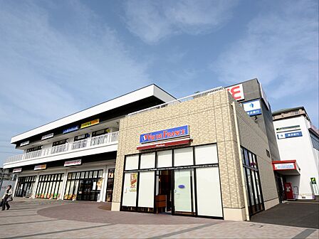 相鉄ライフいずみ野 400m 6時~25時30分営業。駅前なのでお出かけの帰りに立ち寄れて便利です。