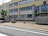 周辺：川崎市立小田小学校　450m　徒歩6分。小学校が近いのは子育てファミリーにもおすすめのポイント。 