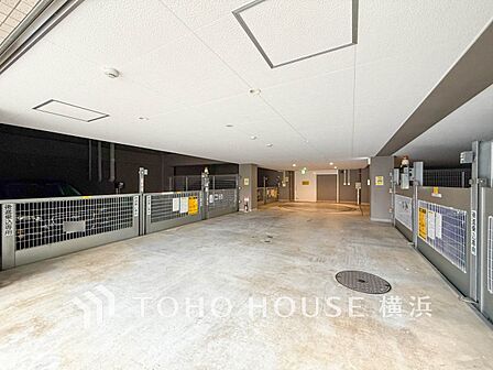 敷地内駐車場(空き状況はお問い合わせください)。