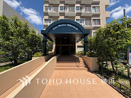 帰宅されるご家族や訪れる方を優しく迎え、安らぎに満ちた生活空間を予感させてくれます。