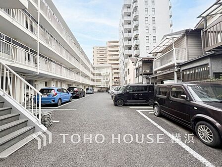 敷地内駐車場(空き状況はお問い合わせください)。