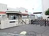 周辺：横浜市立市沢小学校　1000m　徒歩13分。小学校が近いのは子育てファミリーにもおすすめのポイント。 