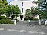 周辺：横浜市立能見台南小学校　750m　徒歩10分。小学校が近いのは子育てファミリーにもおすすめのポイントです。 