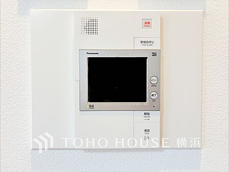 誰が来てもわかる様にモニター付きインターホンを設置。快適と安らぎを合わせた優しい設計。 