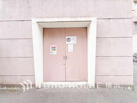 共同ごみ置き場。管理体制の行き届いた共同ごみ置き場はいつもきれいにされています。