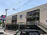 周辺：クリエイトエス・ディー横浜六ツ川店　800m　日用品もあり薬の品揃えも豊富。冷凍・冷蔵食品・酒・たばこなども取り扱っています。 