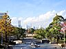 周辺：山下公園　600m　横浜ベイブリッジや港を行き交う船の眺めがロマンチックな誰もが知っている公園。 